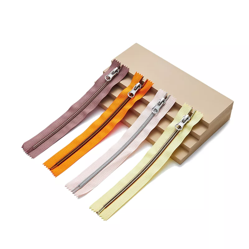 Zamek błyskawiczny pokryty nylonem