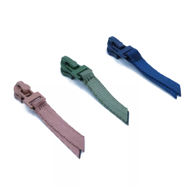 Ściągacz do taśmy nylonowej